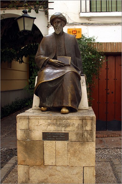 Maimonides Statue.jpg