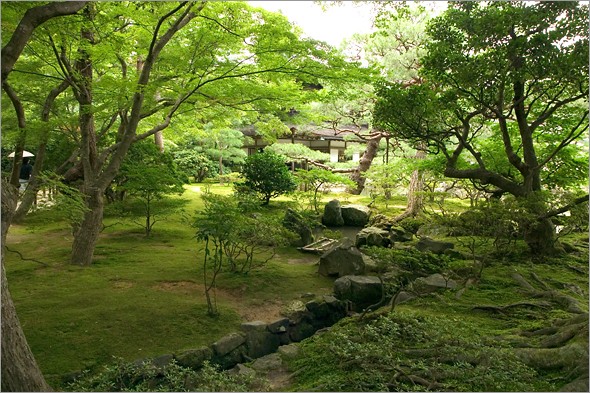 ginkaku-ji_gardens_1.jpg