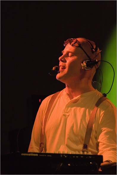Thomas_Dolby_4-15-06_9210.jpg