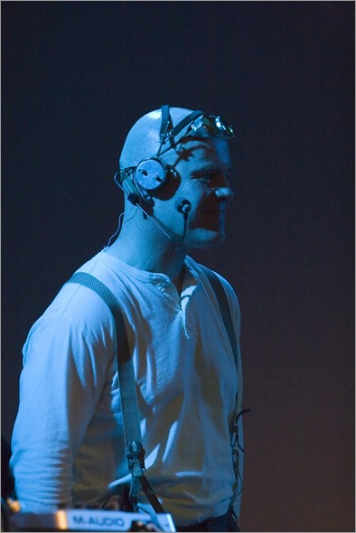 Thomas_Dolby_4-15-06_9281.jpg