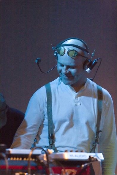 Thomas_Dolby_4-15-06_9283.jpg