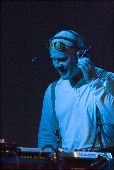 Thomas_Dolby_4-15-06_9284.jpg
