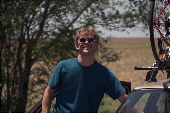 kansas_gernot_at_car.jpg