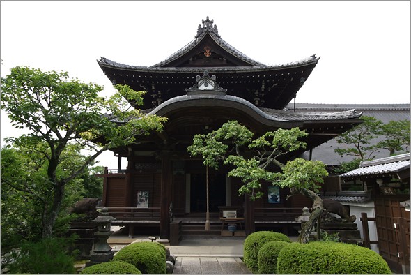 small_shrine.jpg